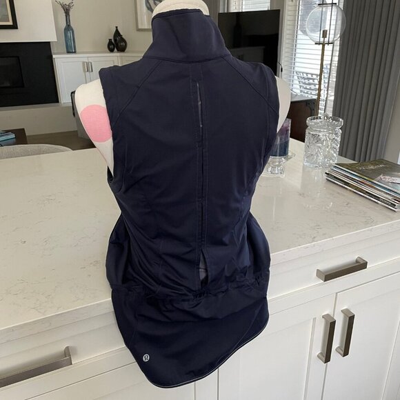 Lululemon Kicking Asphalt Sleeveless Lightweight Vest in Midnight Navy Sz 6 - Picture 7 of 16